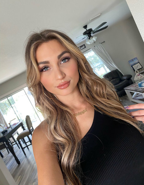 Cumslutnatalie model free pictures