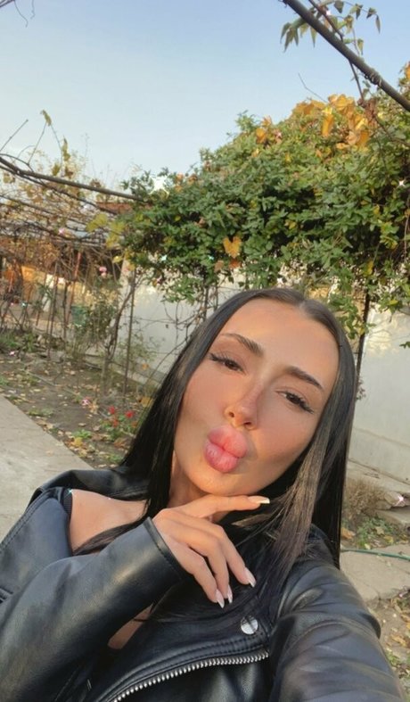 luxeparisfree star exclusive pictures