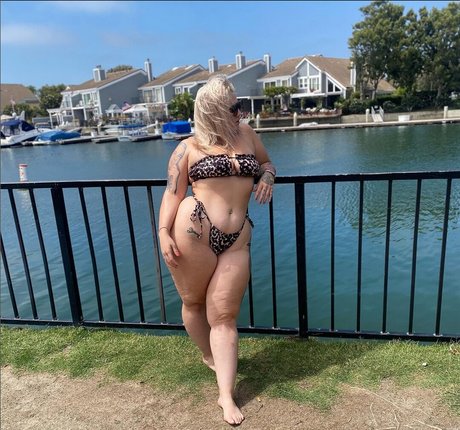 moderndaymonroee star art pic