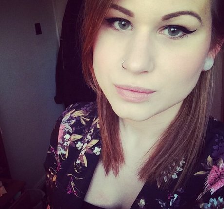 Honey And Sulphur perfect actress photos