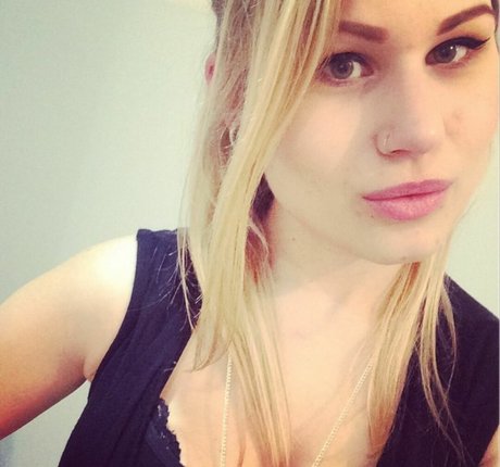 Honey And Sulphur xxx pornstar picture