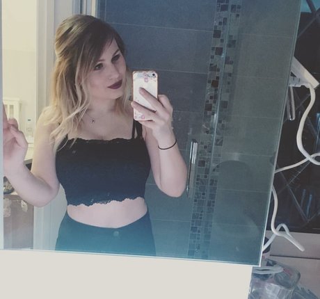 Honey And Sulphur erotic star gallery