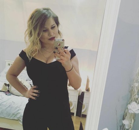 Honey And Sulphur erotic model archive