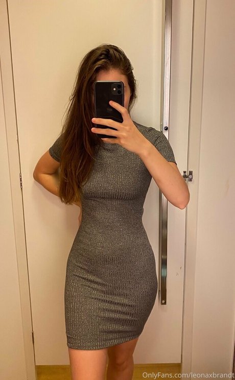 leonaxbrandt nude star image