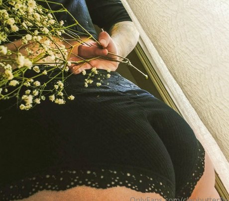 cleobutterfly model hot pictures