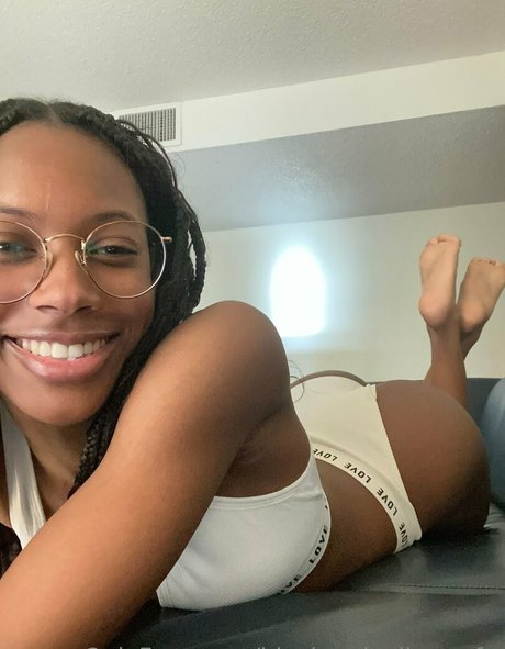 blackandyellownsfw model top pics