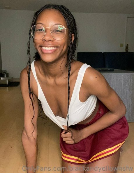 blackandyellownsfw model sexy img