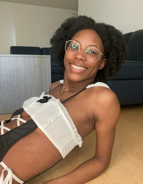 blackandyellownsfw model high quality archive