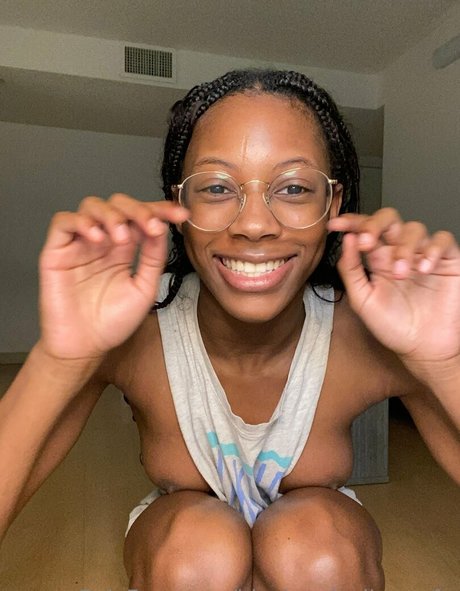 blackandyellownsfw exclusive actress photos