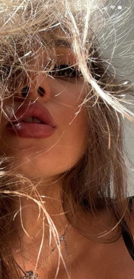 Anitaflexi model pretty img