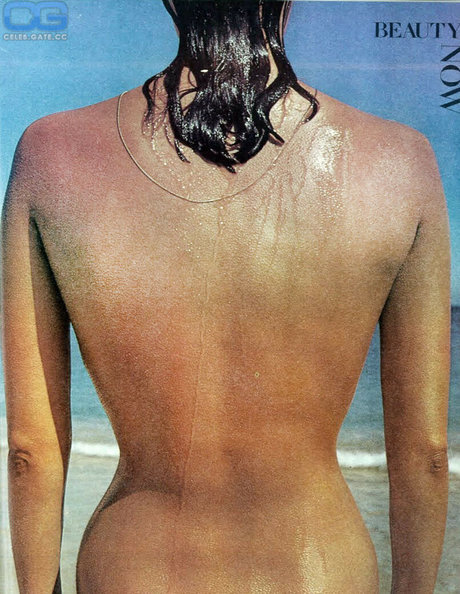 Raquel Welch naked pornstar pic