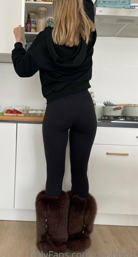 naohlyfur xxx pornstar image