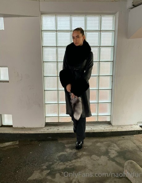 naohlyfur naked model img