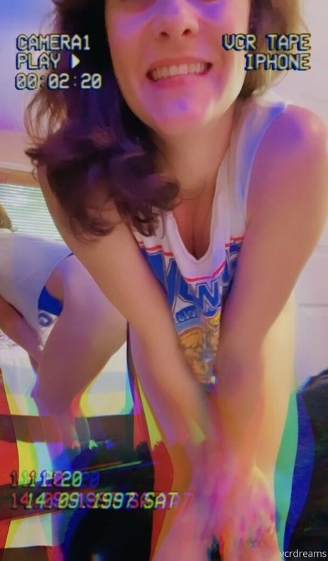 vcrdreams hot model img