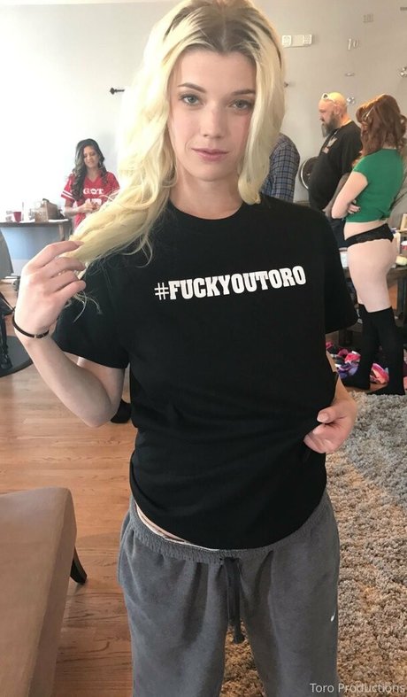 toroproductions model hd photos