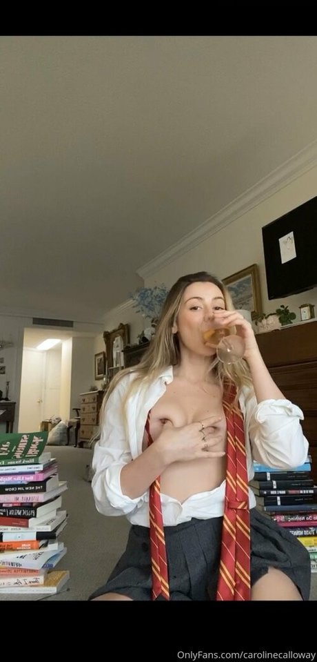 carolinecalloway sexy actress pics