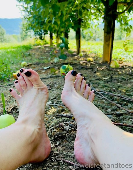 jewelsfeetandtoes beautiful model gallery