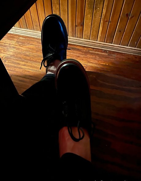 jewelsfeetandtoes pornographic model picture