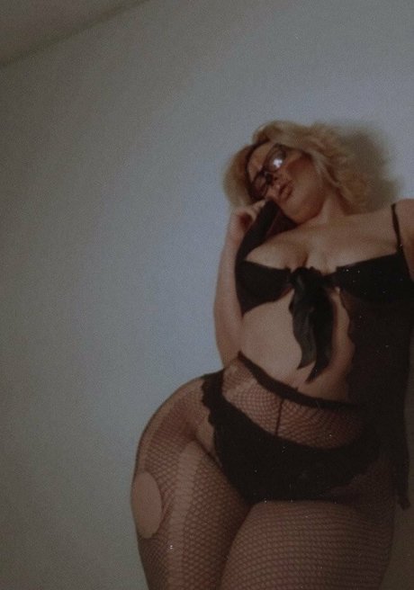 kmenotti sexy star pics