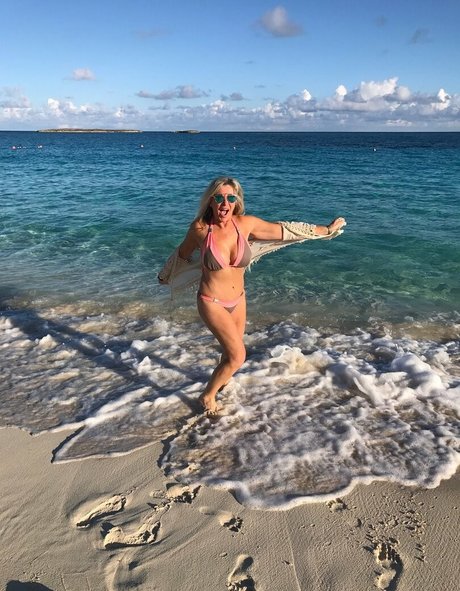 petite wife onlyfans hd picture