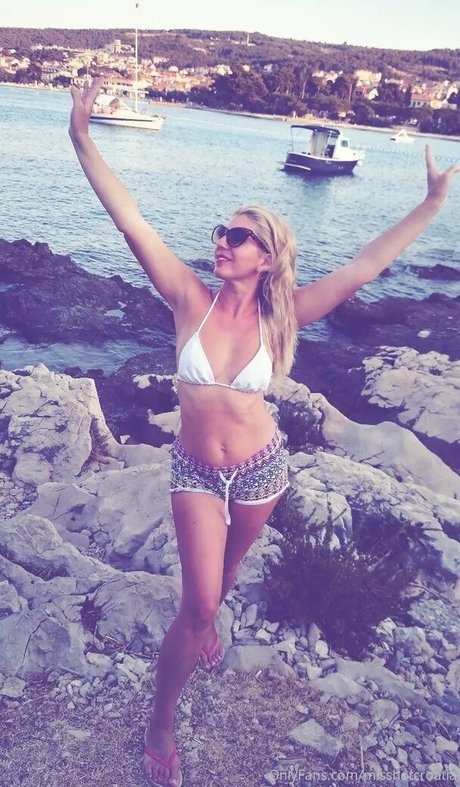 milf tits onlyfans exclusive photo