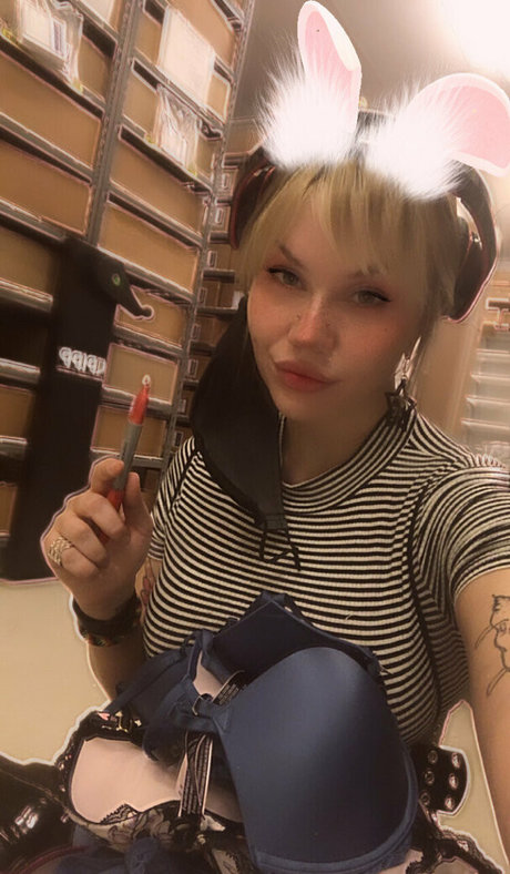 cupidoutlaw model pretty photo