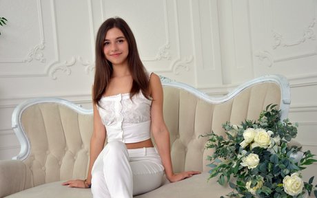 MorningJoy model hot picture