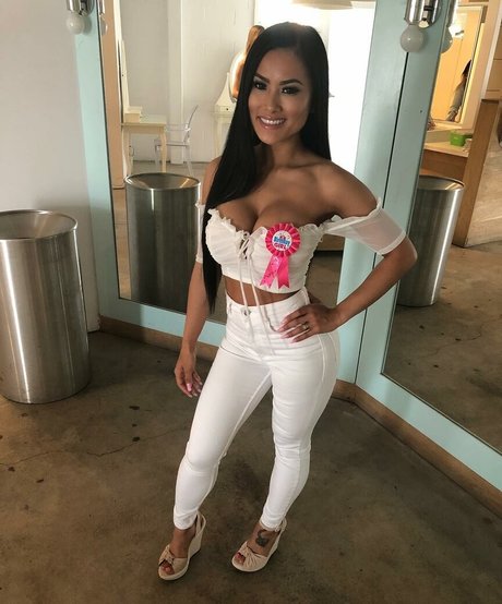 iamhienhoneybee model pretty galleries