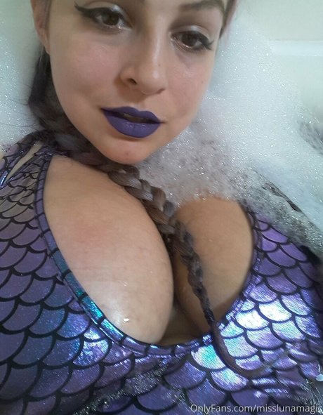 misslunamagic model free pic