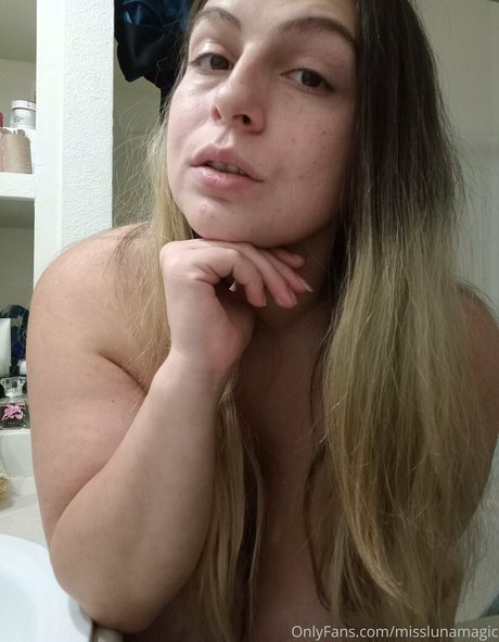 misslunamagic nudes star picture