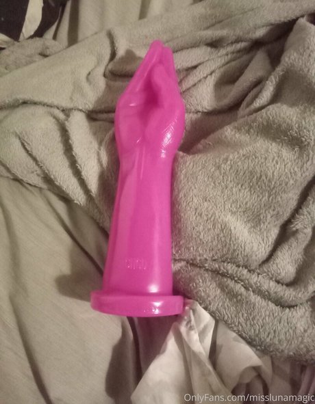 misslunamagic nude actress archive