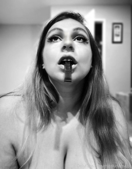 misslunamagic hd actress photo