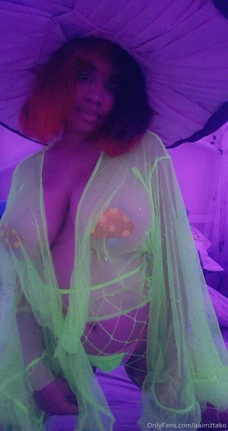 aaimztako naked star gallery