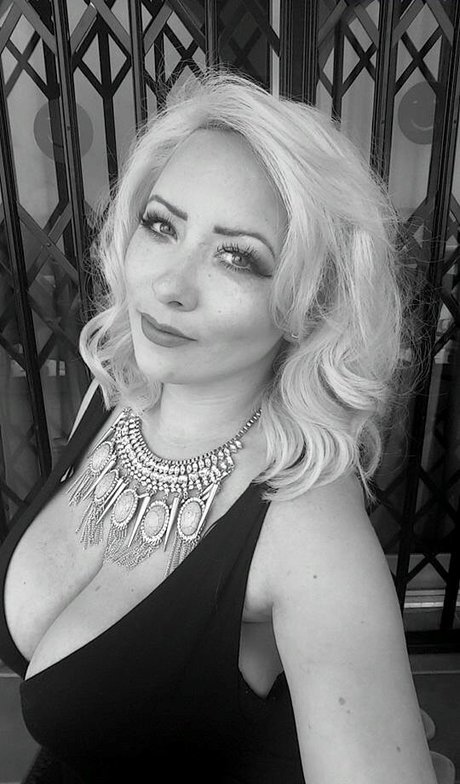 Stephanie Fox pornstar erotic galleries