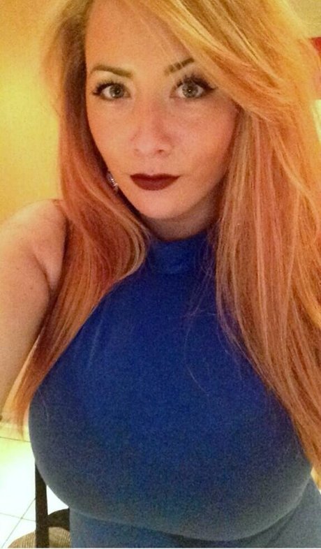 Stephanie Fox art star photo