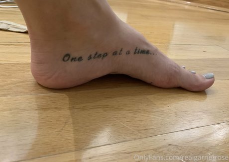 realgarnetrose art model pic