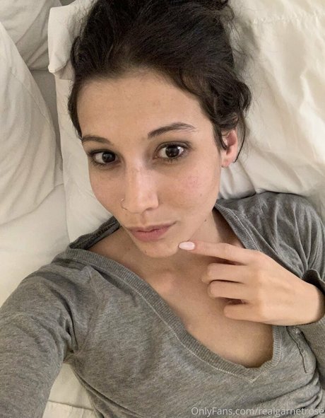 realgarnetrose pretty star image