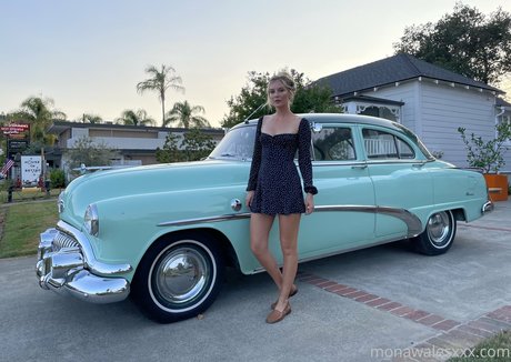 monawalesxxx model pornographic image