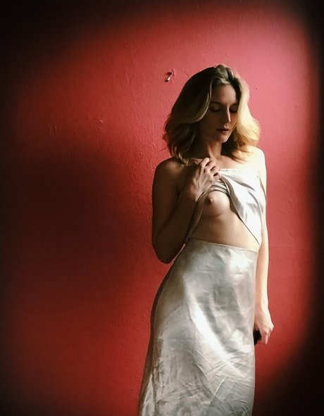 monawalesxxx nudes star photos