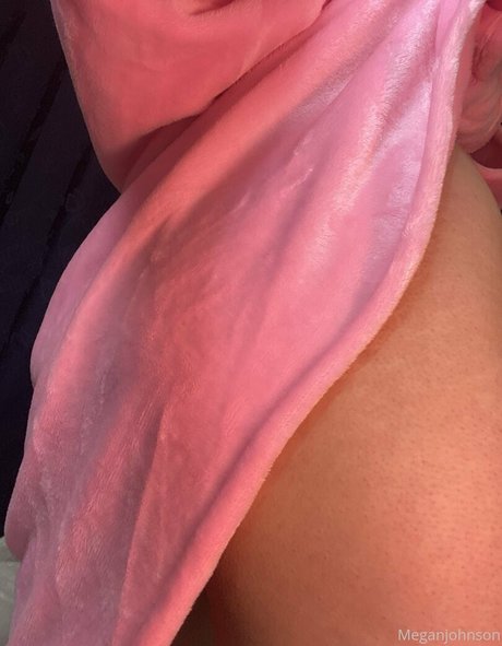 meganjohnson naked model photo