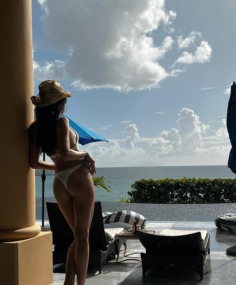 Dana Paola hot actress photos