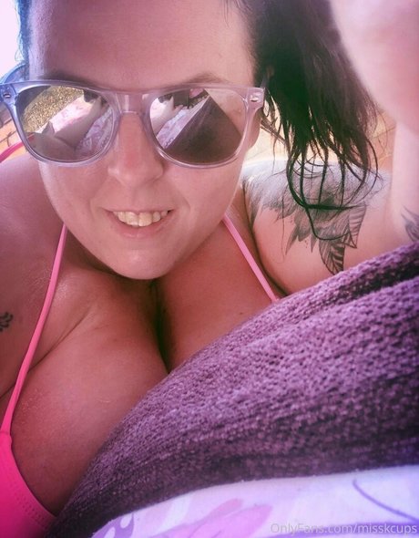 misskcups pretty model img