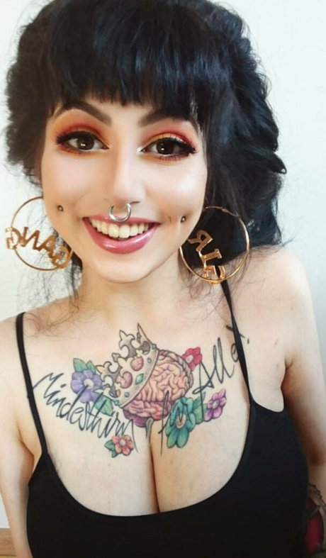 Zainab xxx model pic