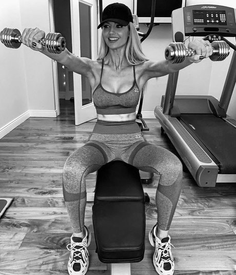 Rosanna Davison pretty actress gallery