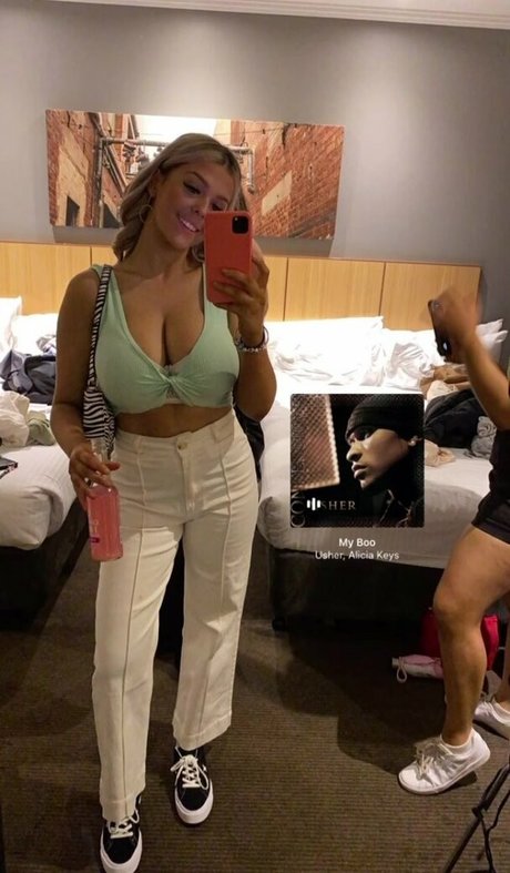 Chantelle A star erotic picture