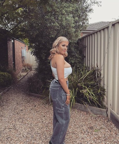 Chantelle A erotic actress photo