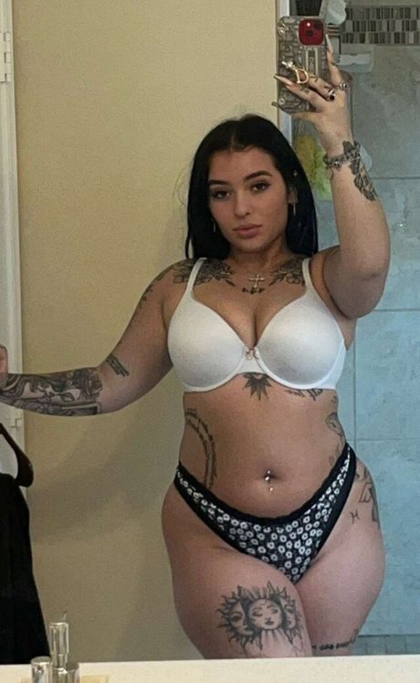 Daniellecohn model art galleries