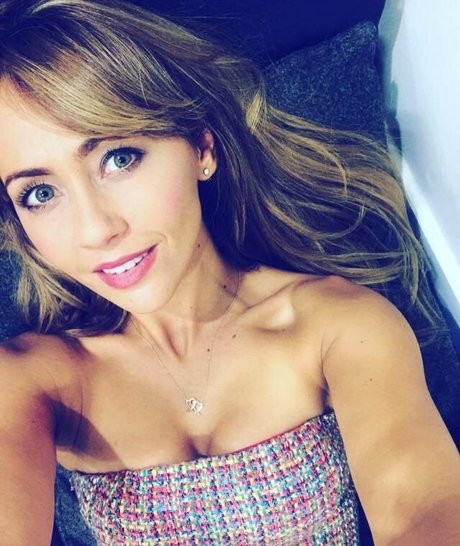 Samia Ghadie model art photos
