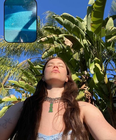 Rhian Teasdale perfect model image