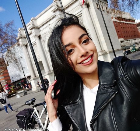 Banita Sandhu pornstar sexy image